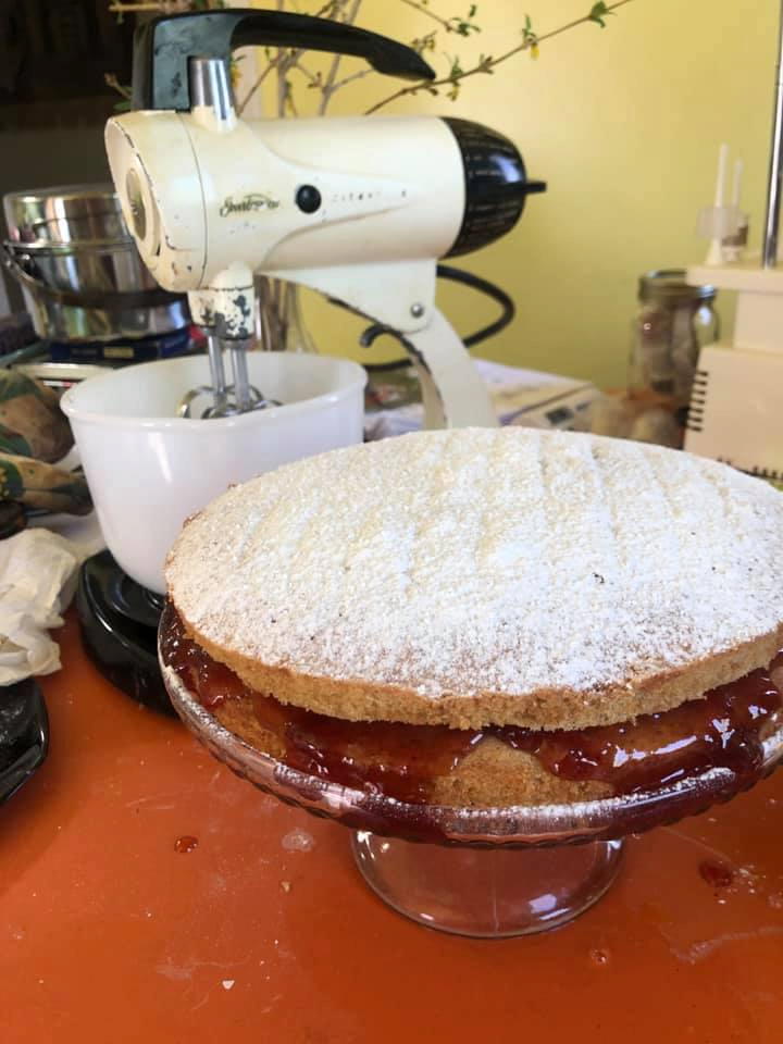 Victoria_Sponge_Cake_01.jpg